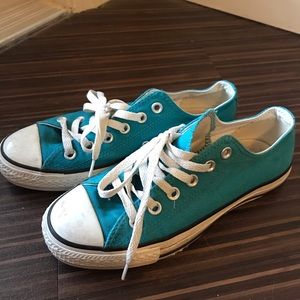 Women’s size 7 teal converse